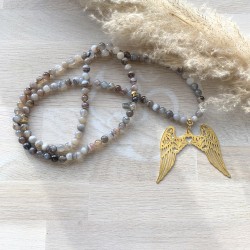 Collier intuition et paix