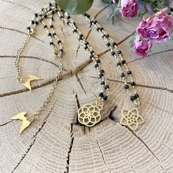 Deux magnifiques colliers ornés de leurs plus beaux médaillons "Graine de vie" et  "Fleur de vénus ».