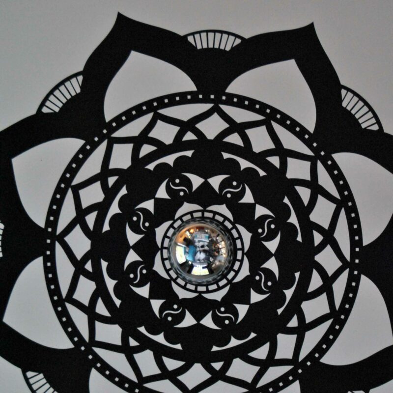 Applique Murale Mandala Design – Luminaire Artisanal en Aluminium – Fabrication Made in France (Annecy) Applique Murale Mandala Design – Luminaire Artisanal en Aluminium – Fabrication Made in France (Annecy)