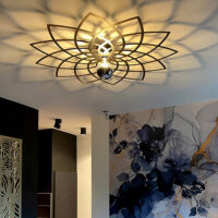 Plafonnier kaléï noir il umine Plafonnier moderne Kaléï installé au plafond avec jeux d'ombres projetés