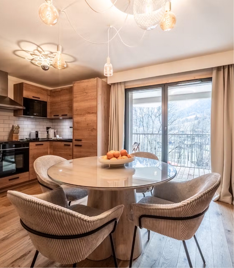 Une lumière bienveillante pour un cocon alpin contemporain