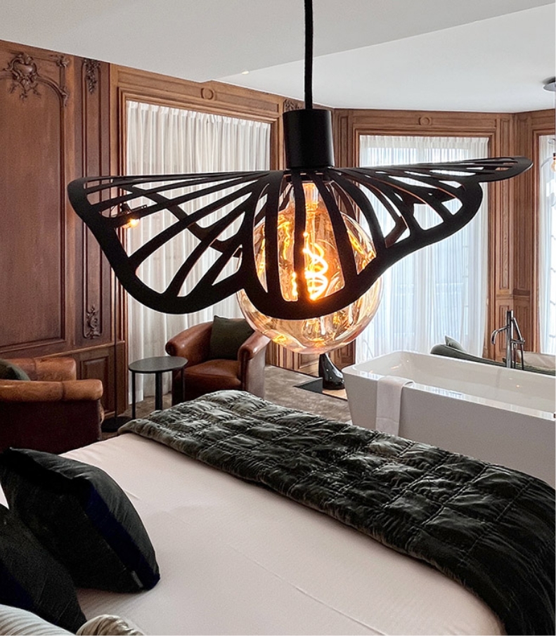 Suspensions Kapucines sur mesure pour une suite d’exception