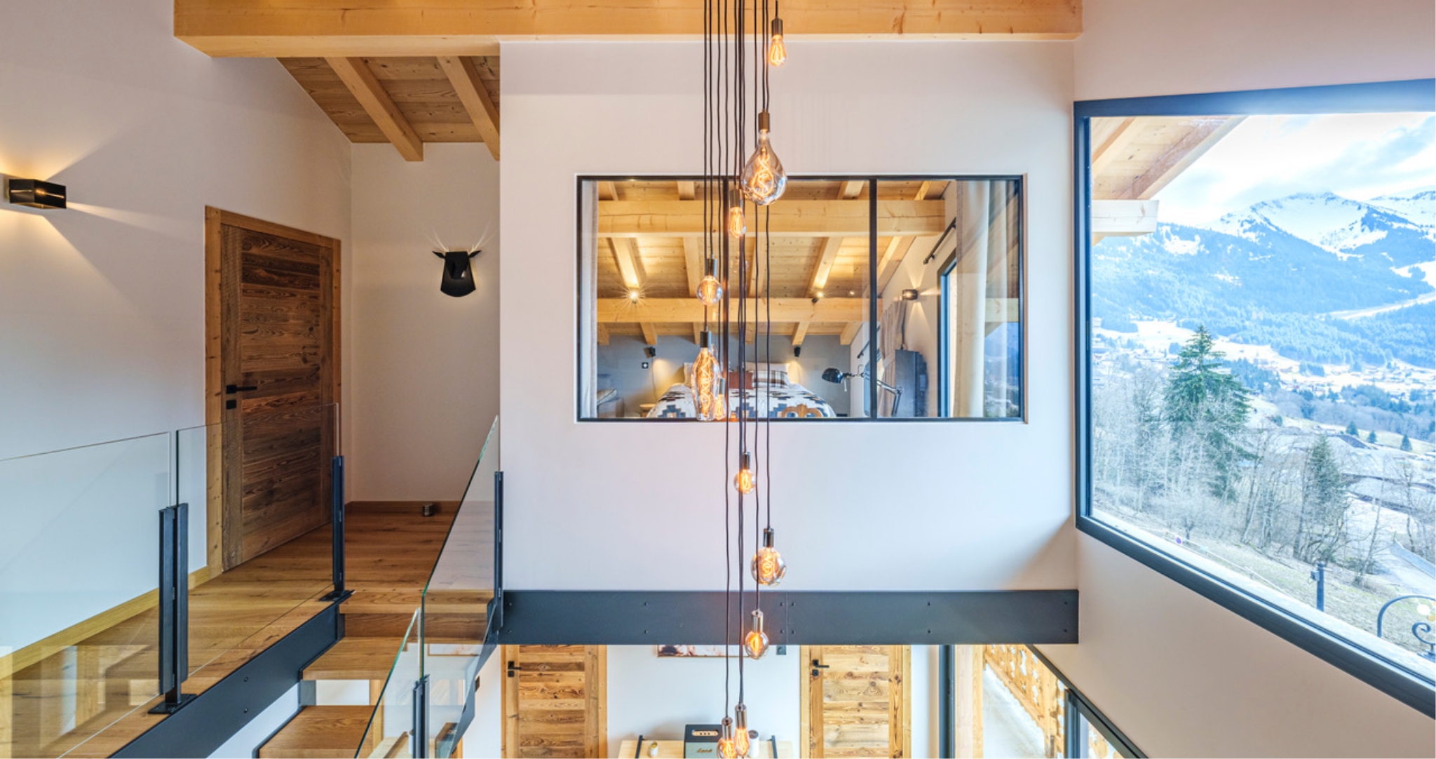 Une suspension sculpturale au cœur des montagnes de Châtel