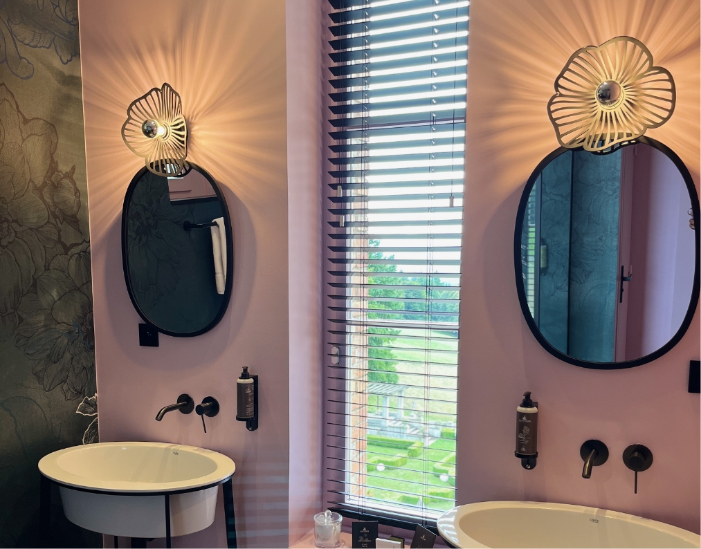 Suspensions Kapucines sur mesure pour une suite d’exception