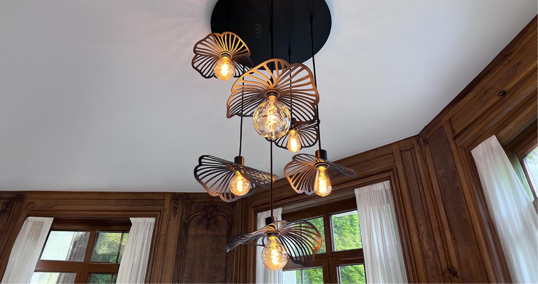 Suspensions Kapucines sur mesure pour une suite d’exception