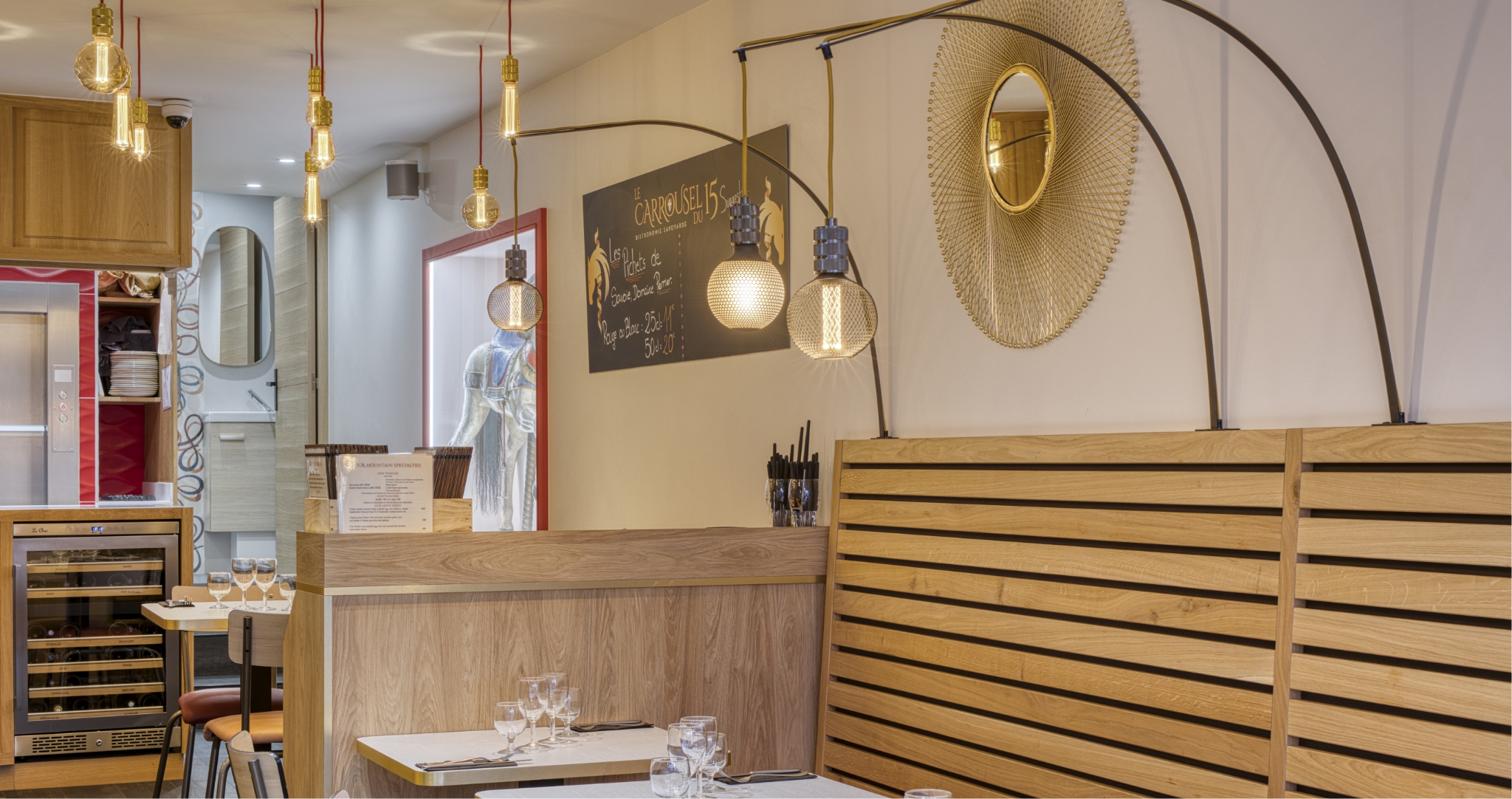 Un luminaire féérique pour un lieu unique à Annecy