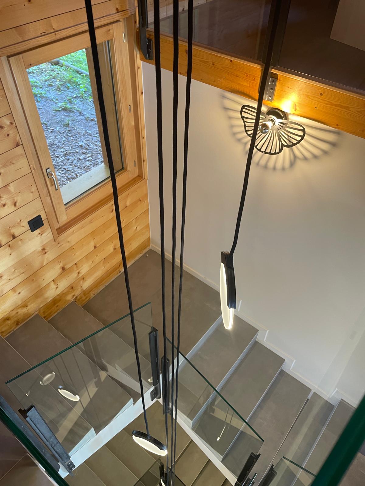 Luminaire escalier grande hauteuril umine