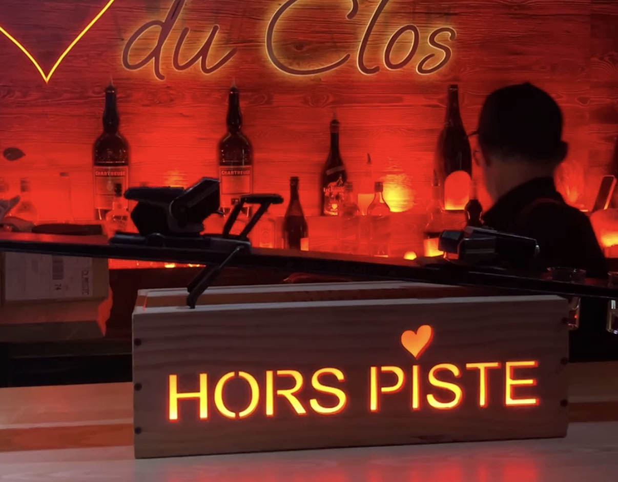 Néon coeur hors piste