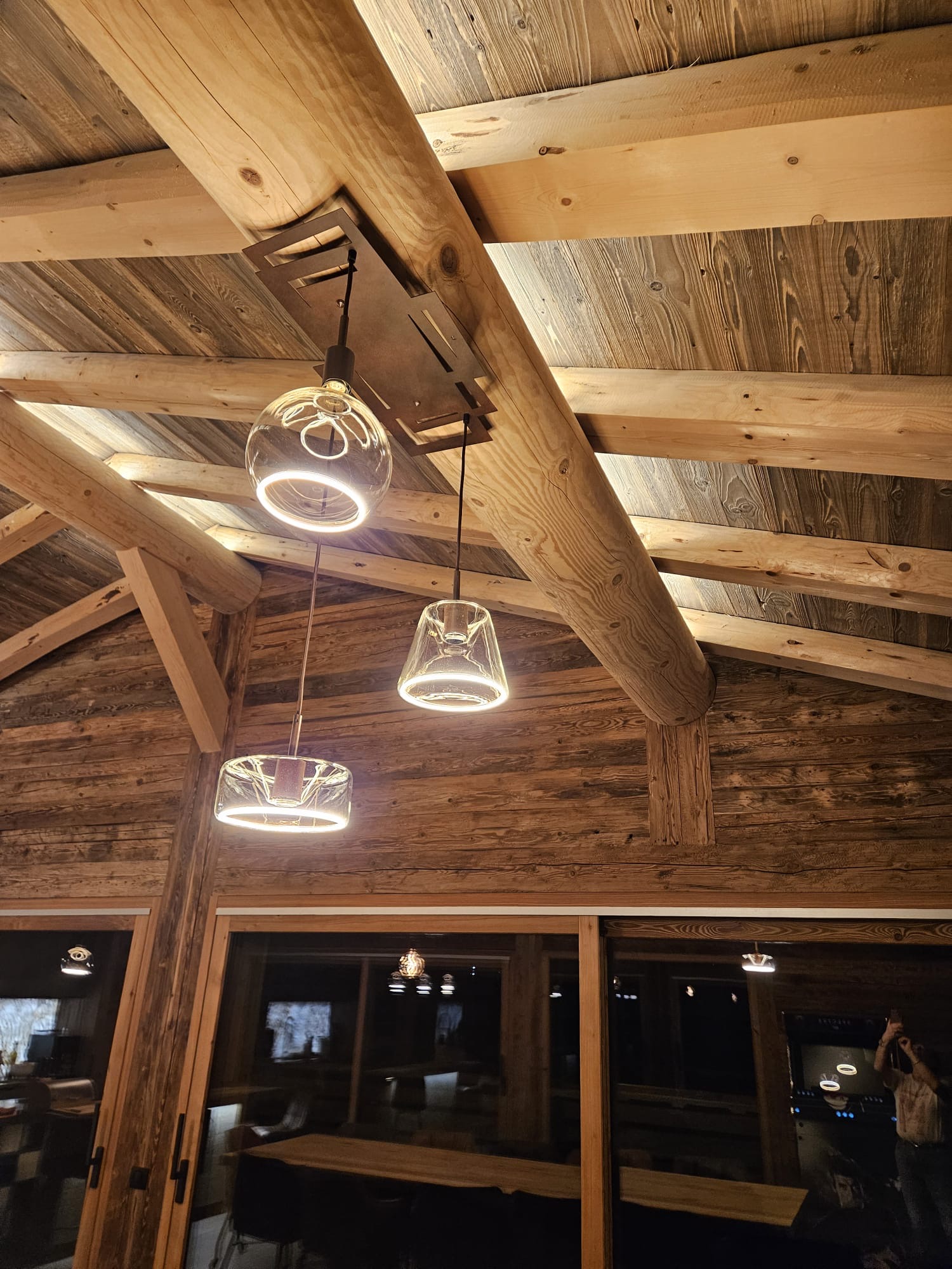 Lustre sur mesure il umine chalet