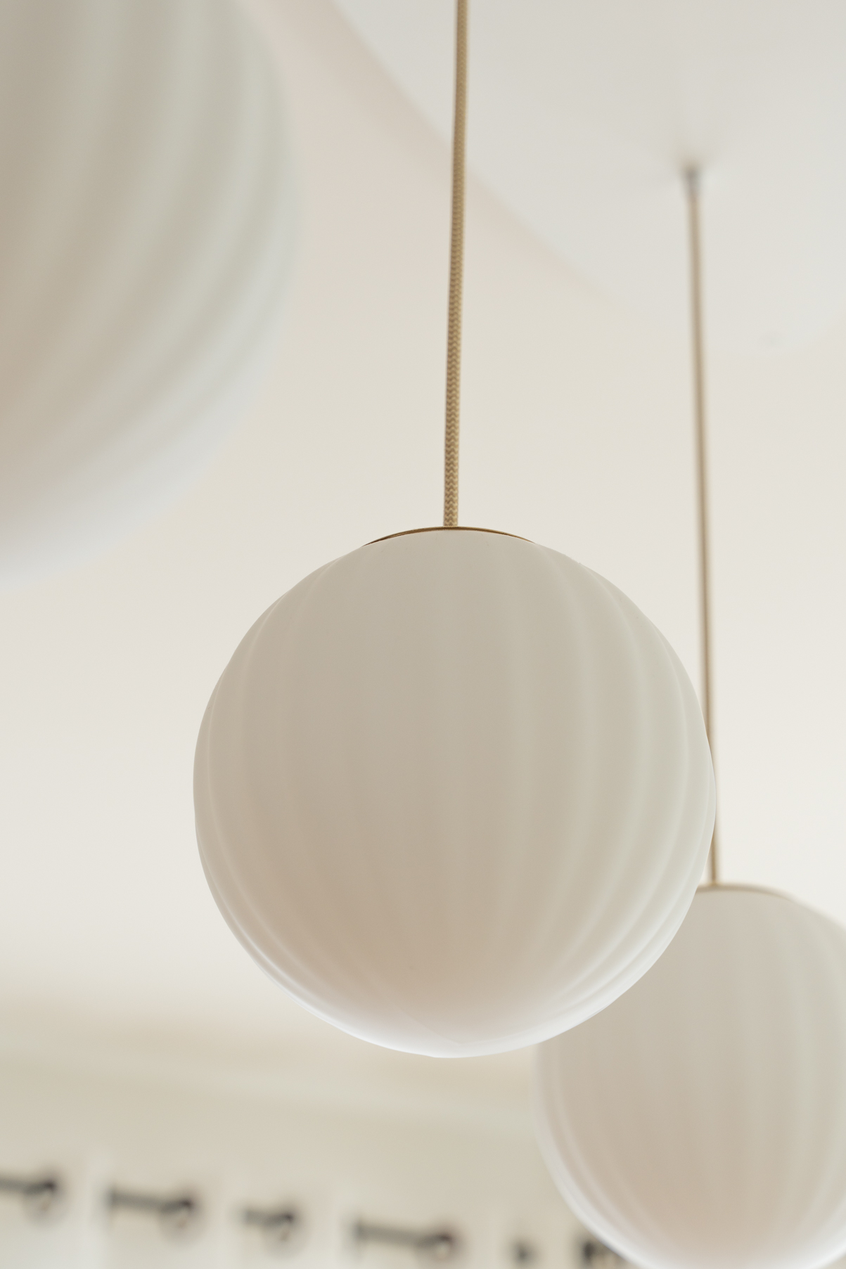 Support de fixation luminaire globes blancs sur mesure il umine zoom luminaire globes blancs sur mesure il umine