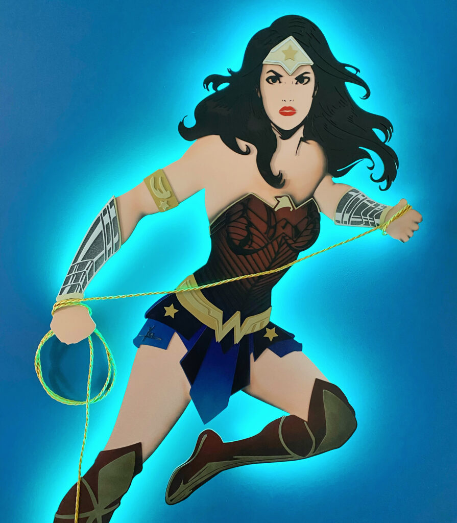 Wonderwoman oeuvre d'art lumineuse emblématique de la pop culture il umine annecy