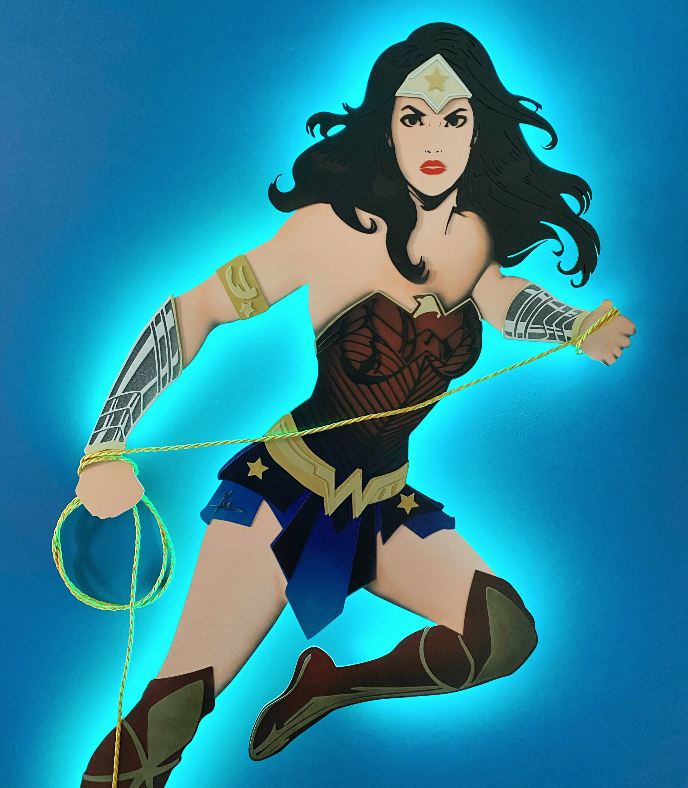 Wonderwoman oeuvre d'art lumineuse emblématique de la pop culture il umine annecy