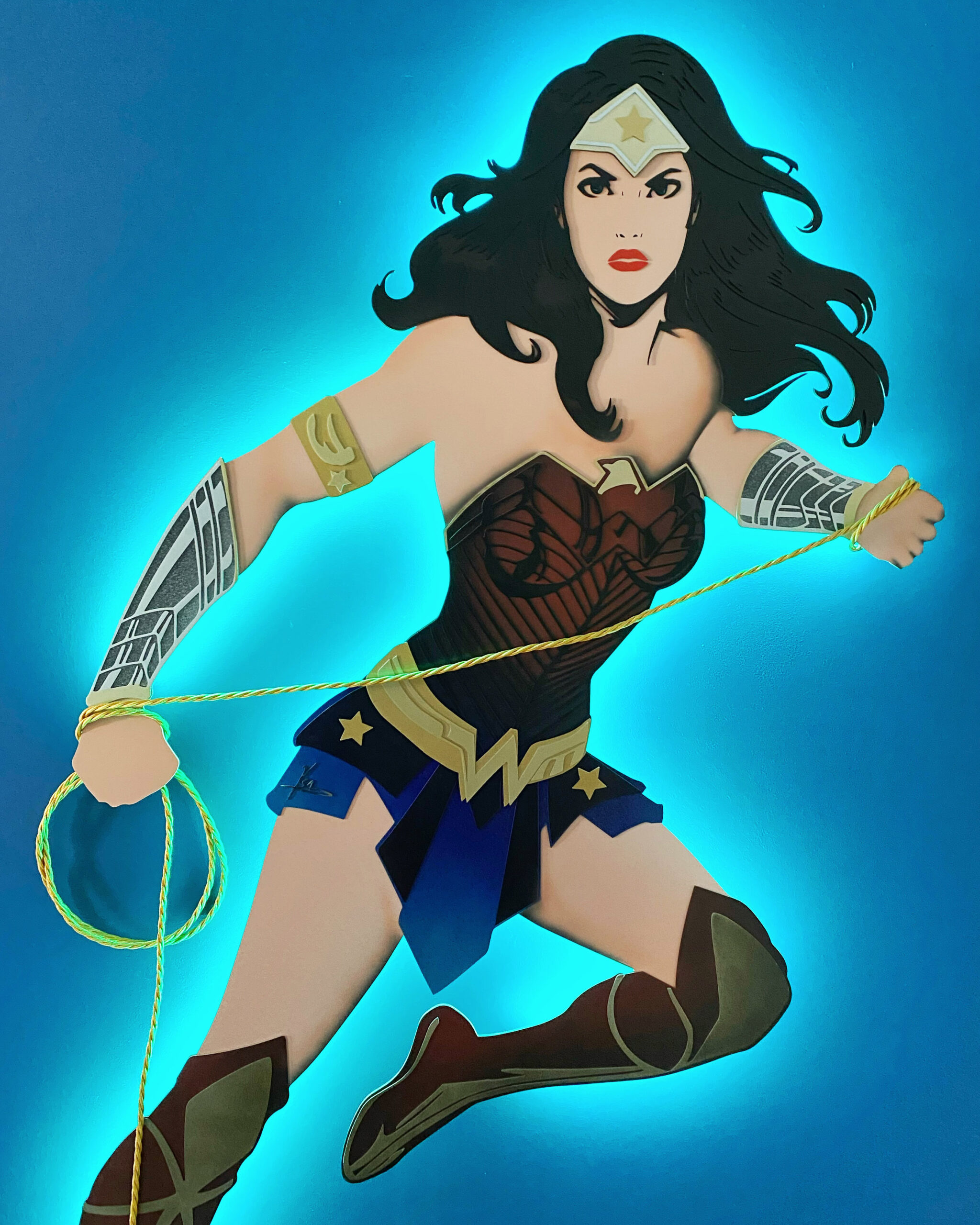 rétro eclairage led rvb bureau entreprise interface Effet de rétro-éclairage LED RVB coloré sur la sculpture Wonder Woman installée dans les locaux de l'entreprise Interface.