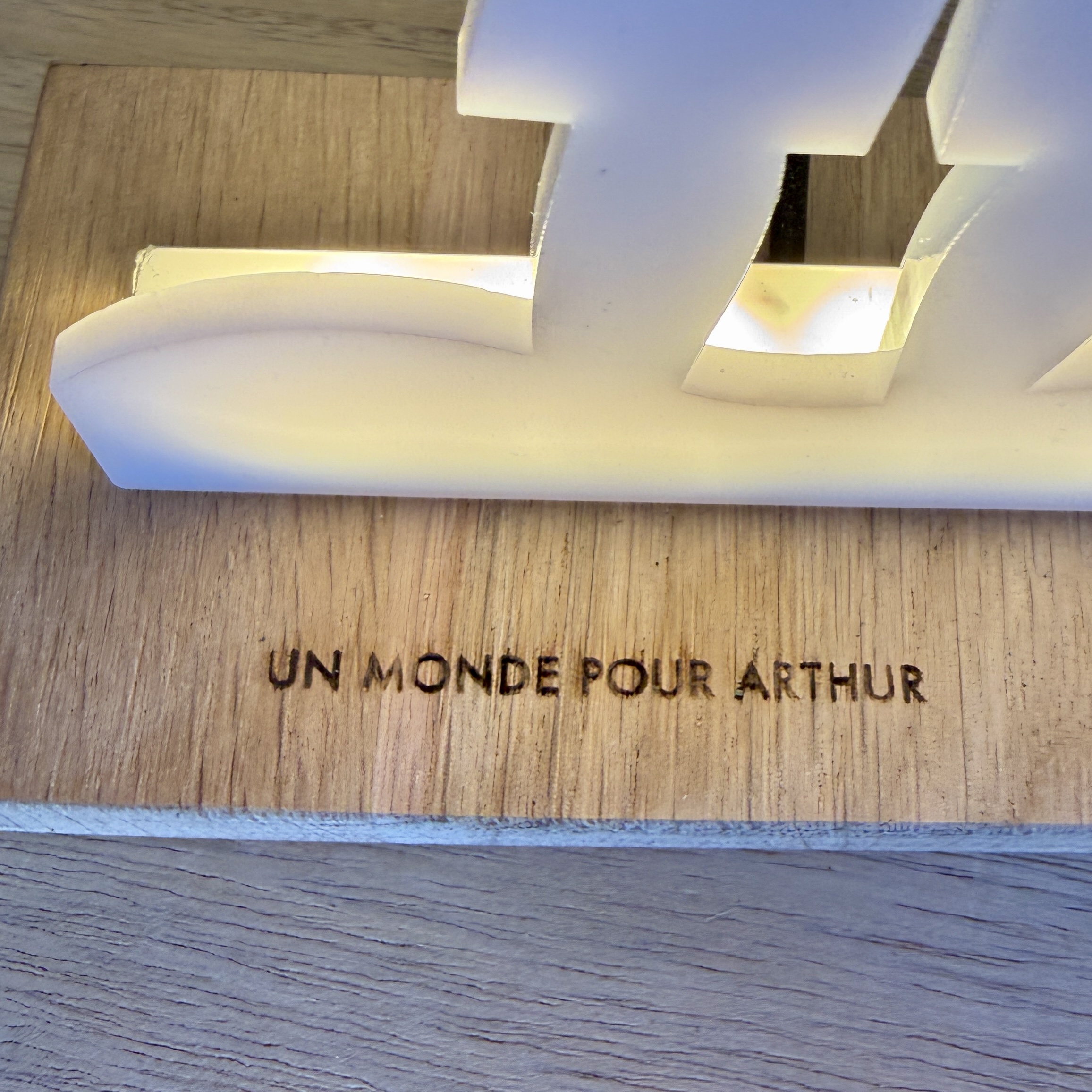 Lampe Solidaire « Un Monde pour Arthur » Lampe Solidaire « Un Monde pour Arthur »
